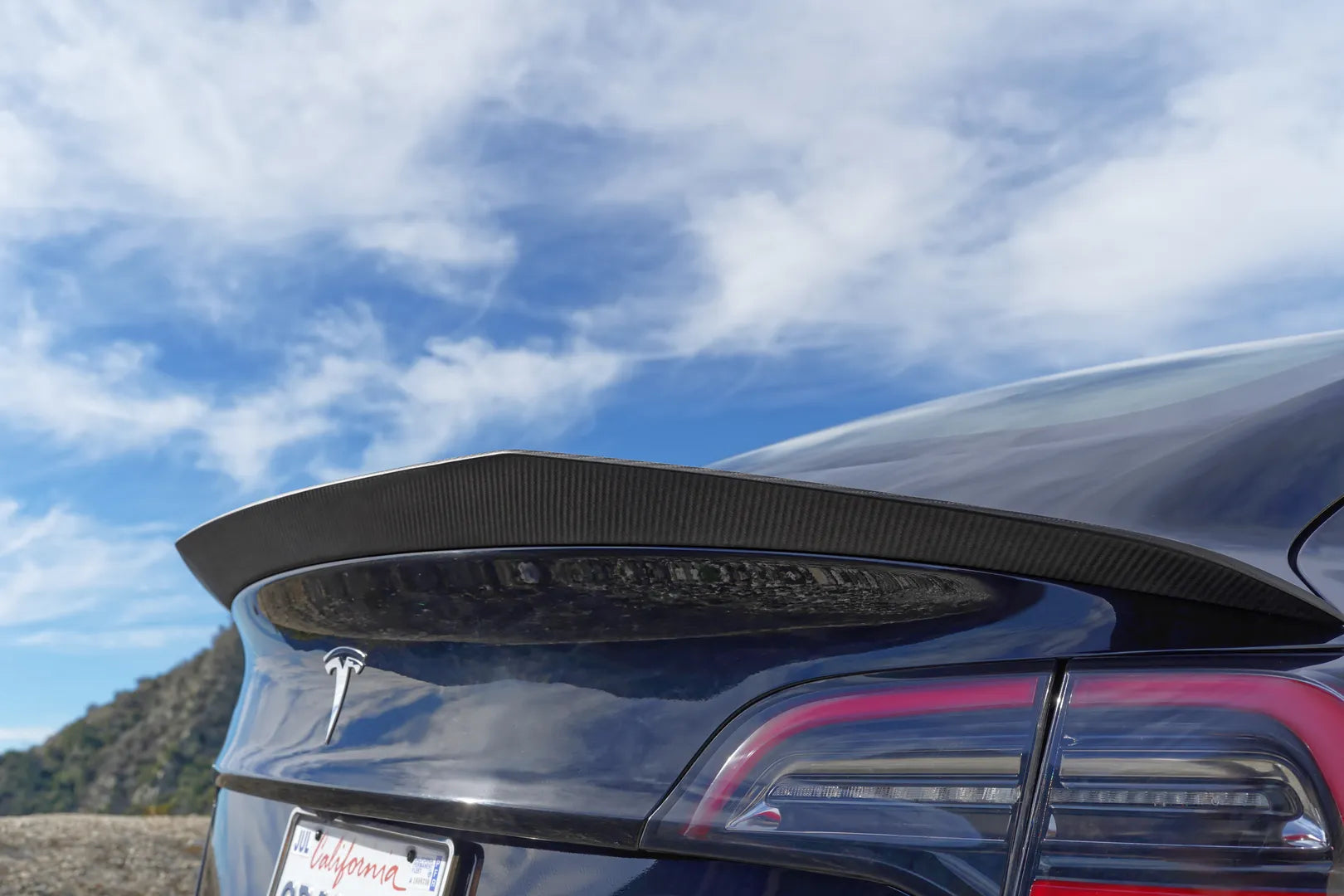 Matte Carbon Fiber V-Style Spoiler