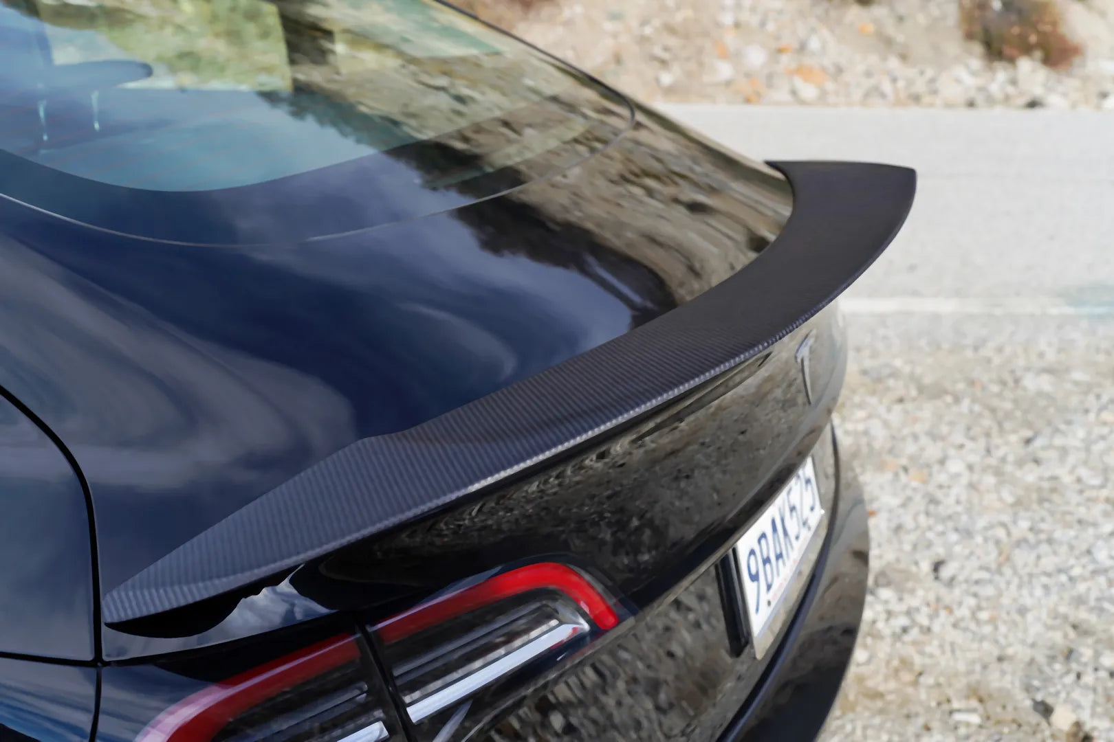 Matte Carbon Fiber V-Style Spoiler