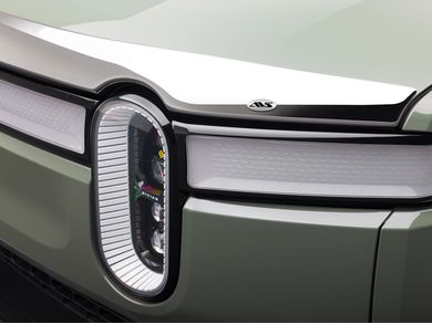 AVS - Rivian R1T Aeroskin Low Profile Acrylic Hood Shield